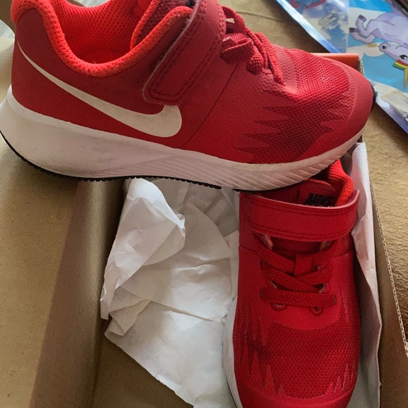 Nike size 10,5 - Picture 2 of 3